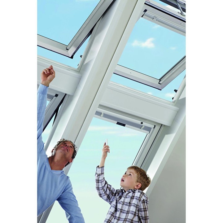 Ventana para tejado pivotante ROTO R45 PVC 4