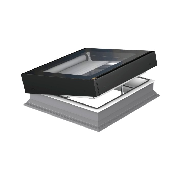 Ventana para cubierta plana FAKRO TIPO Z P2 con toldillo AMZ/Z 4
