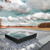 Ventana para cubierta plana FAKRO TIPO Z P2 con toldillo AMZ/Z 5