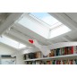 Ventana para tejado giratoria baja pendiente VELUX GBL pintada blanco Ventana para tejado giratoria baja pendiente VELUX GBL pintada blanco
