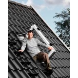 Ventana para tejado apertura lateral VELUX GXL pintada blanco 2